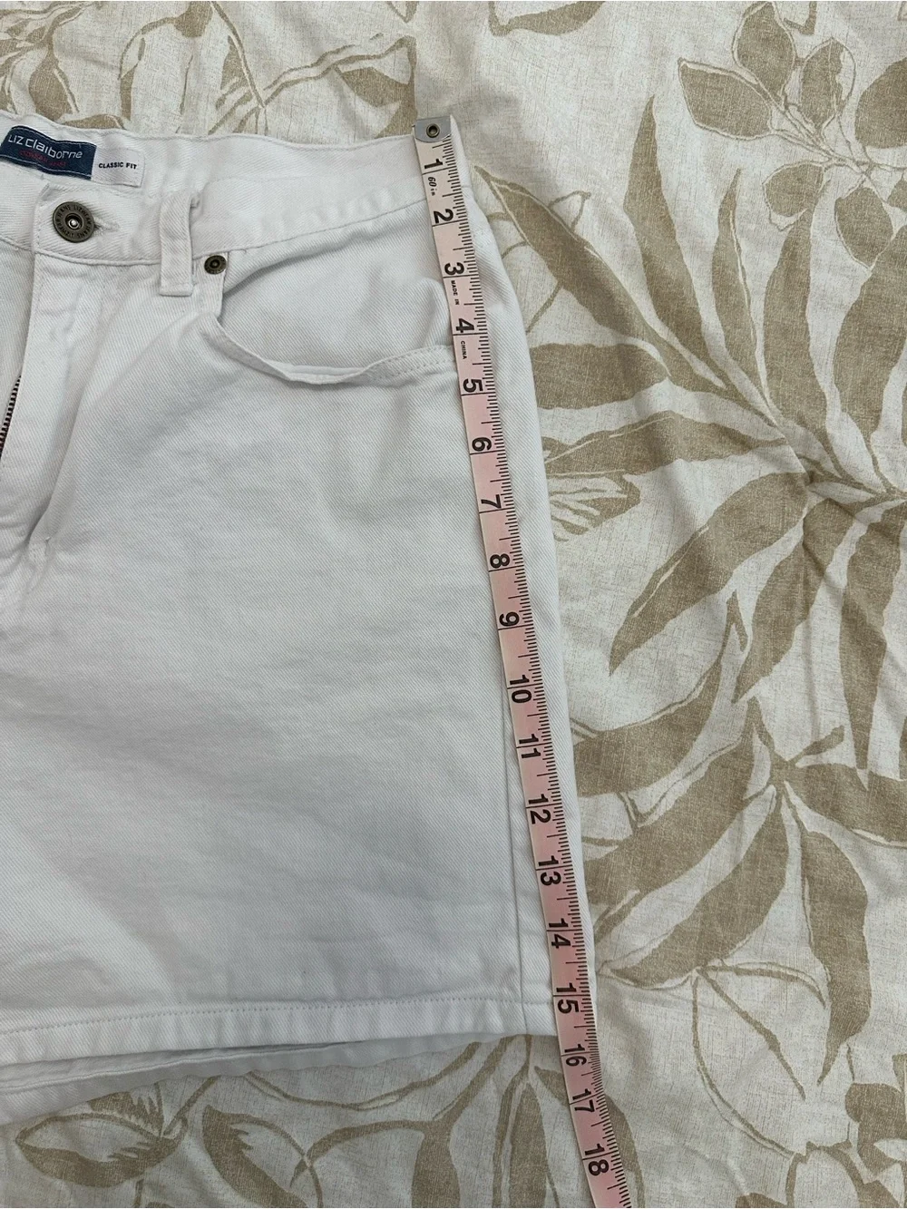 Liz Claiborne White Denim Shorts - Classic Summer Staple - Picture 6 of 11